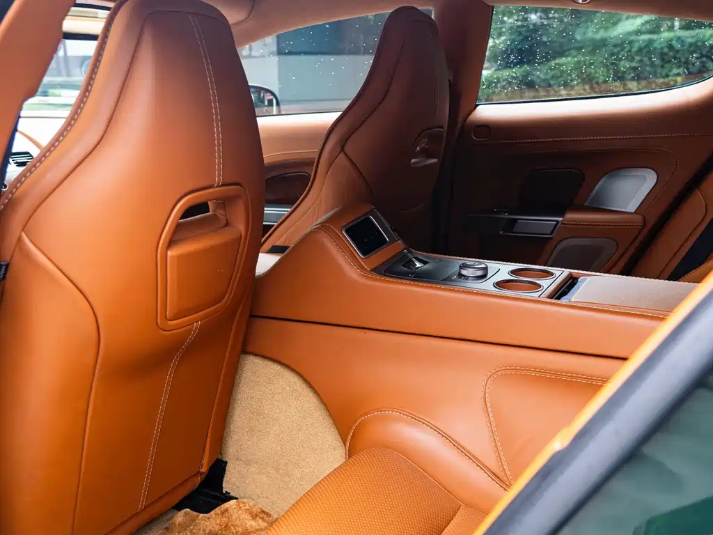 Aston Martin Rapide — миниатюра 23