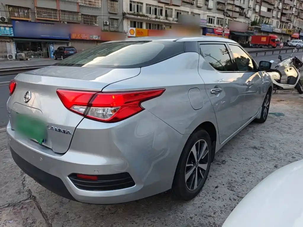 Nissan Bluebird — миниатюра 7