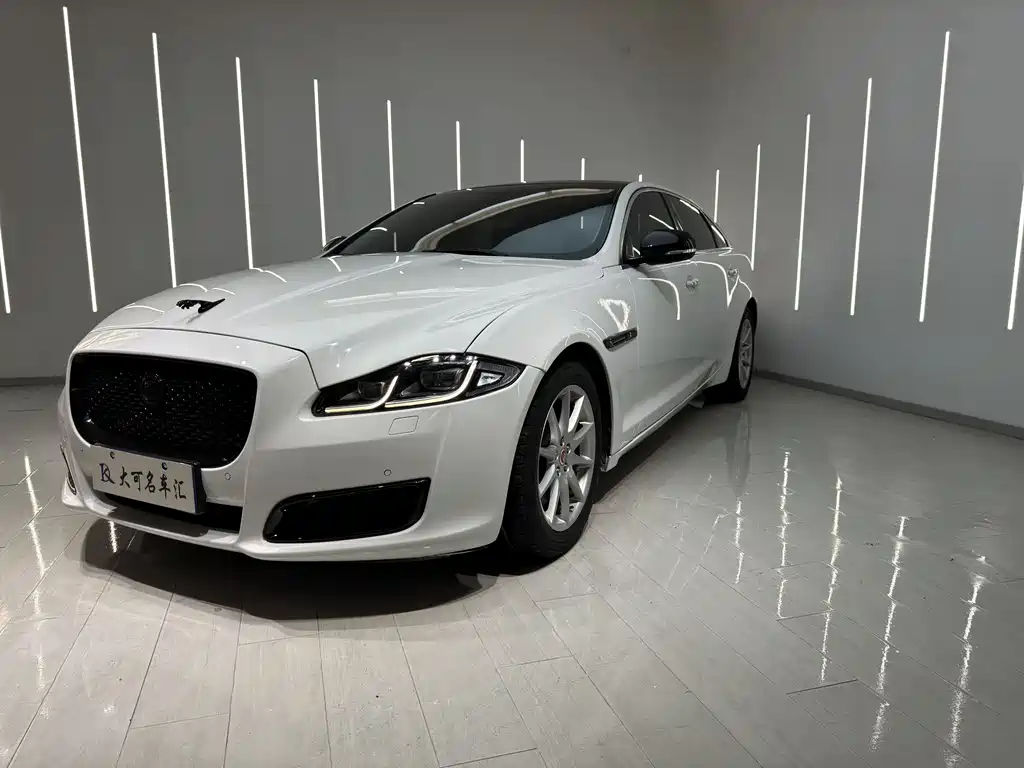 JAGUAR XJ