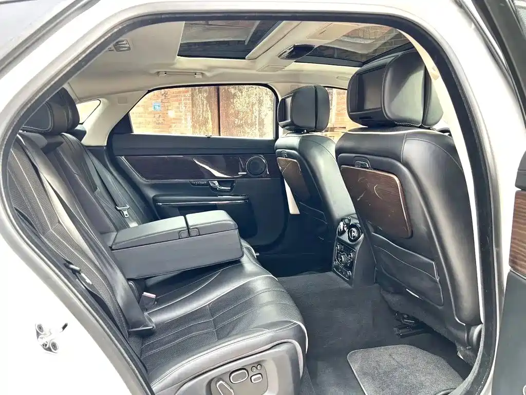 Jaguar XJ — миниатюра 14