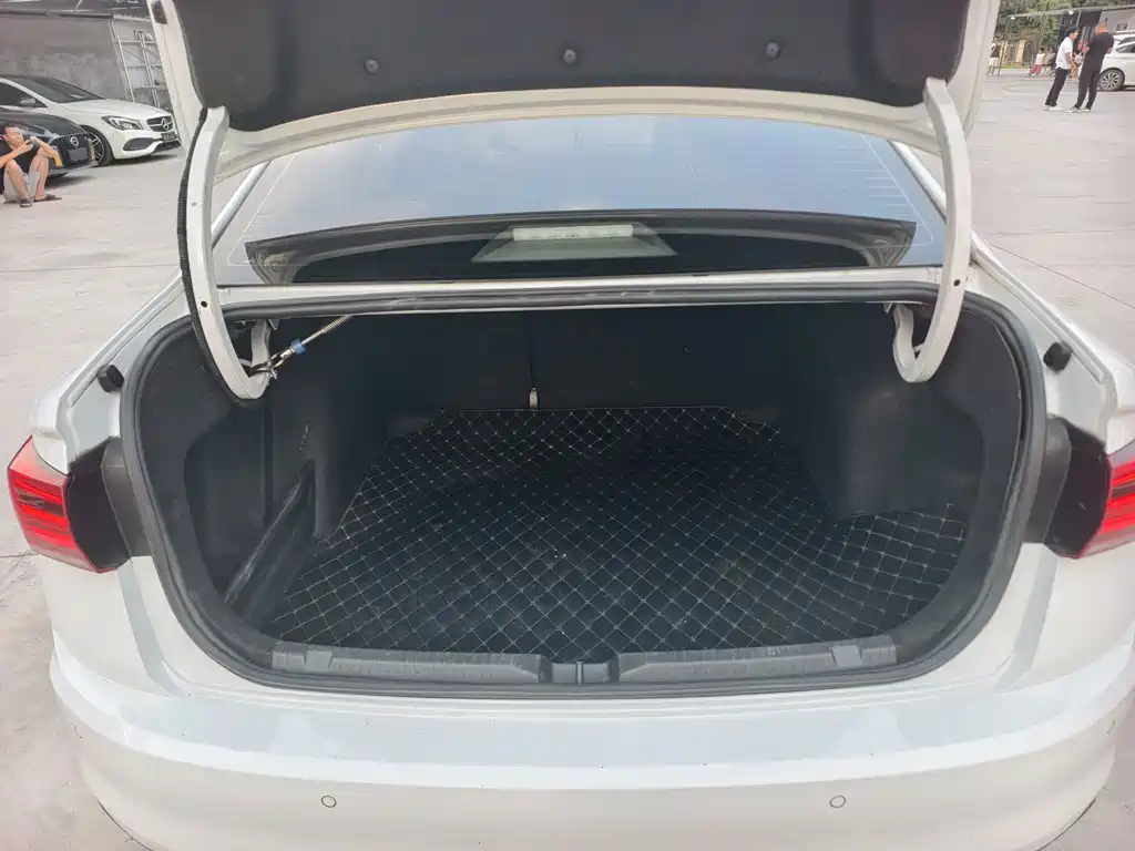 Volkswagen Bora — миниатюра 8