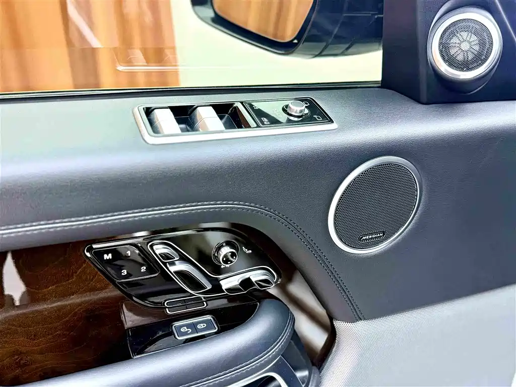 Land Rover Range Rover — миниатюра 16