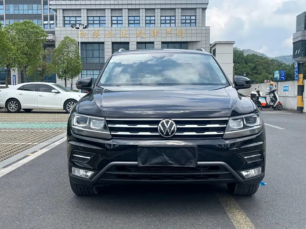 VOLKSWAGEN TIGUAN L