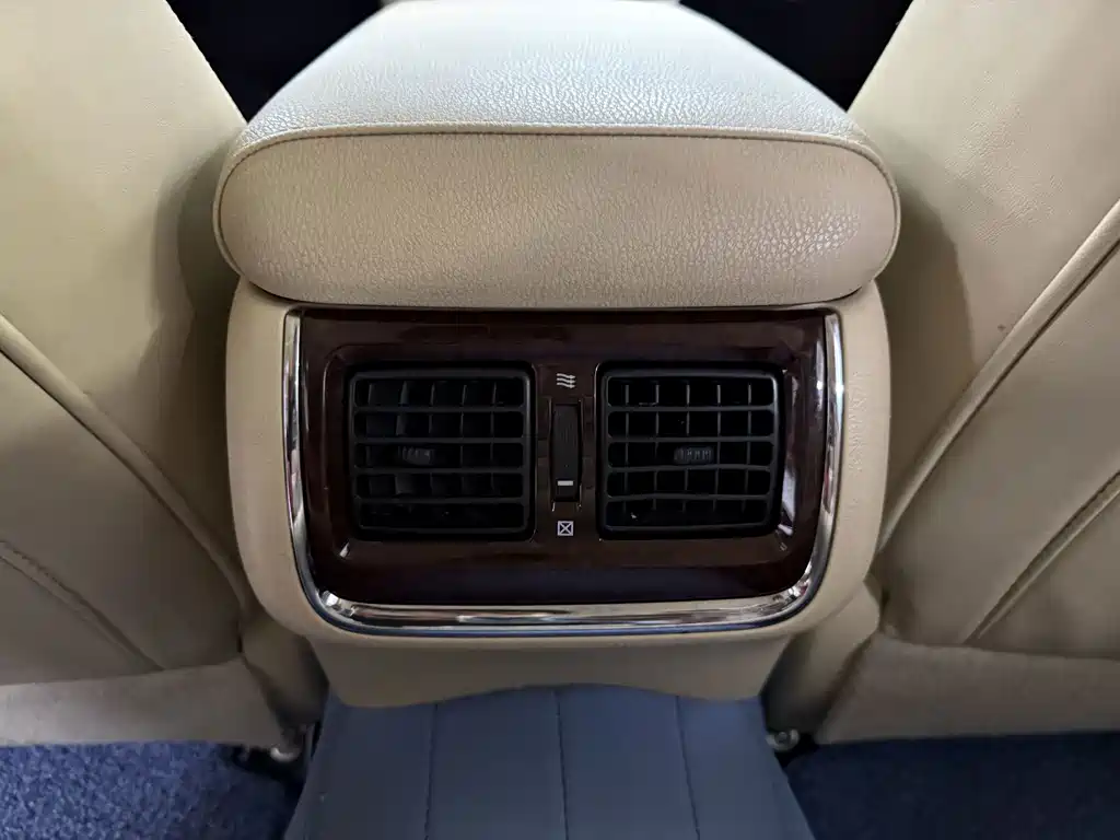 Toyota Crown — миниатюра 16