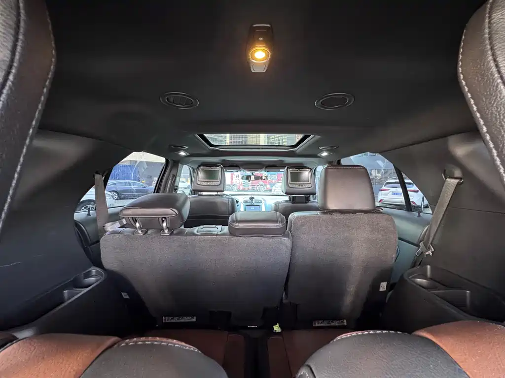 Ford Explorer (Import) — миниатюра 16