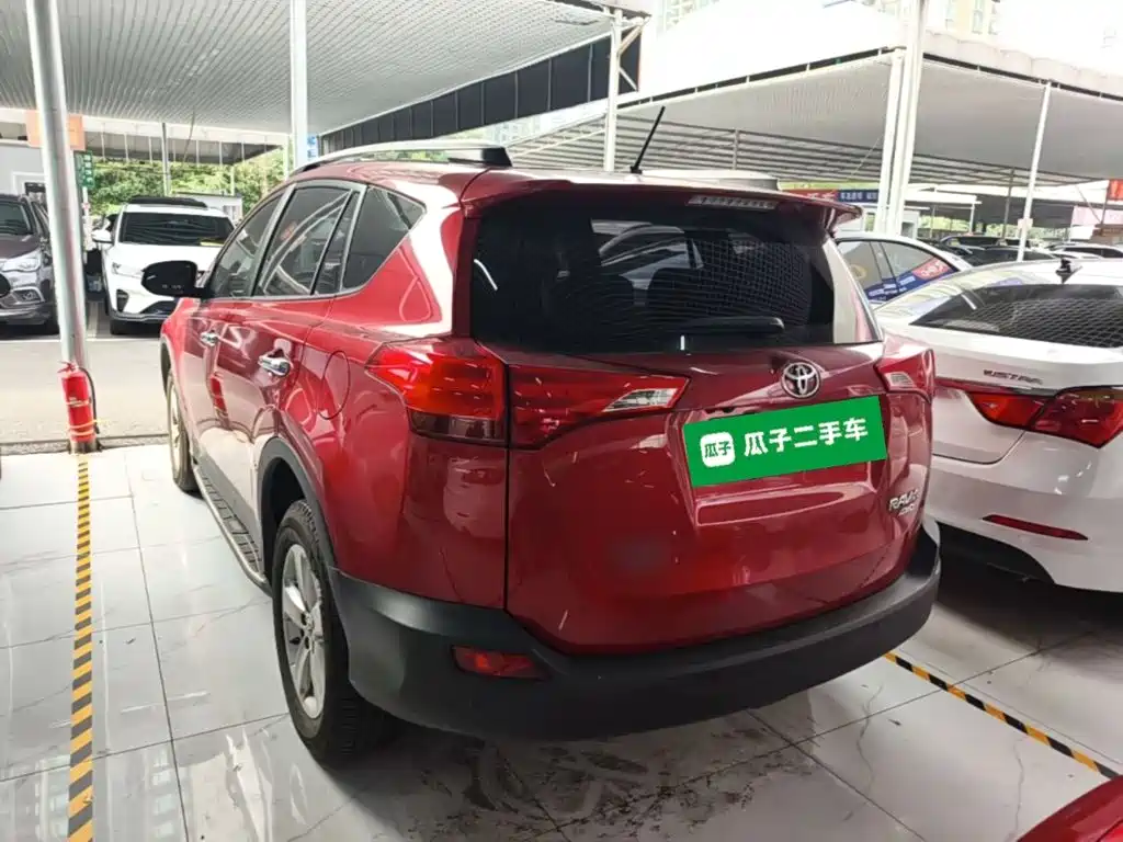 Toyota RAV4 — миниатюра 5
