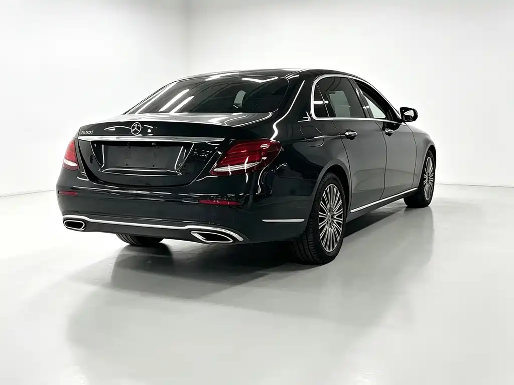 Mercedes-Benz E-Class — миниатюра 7