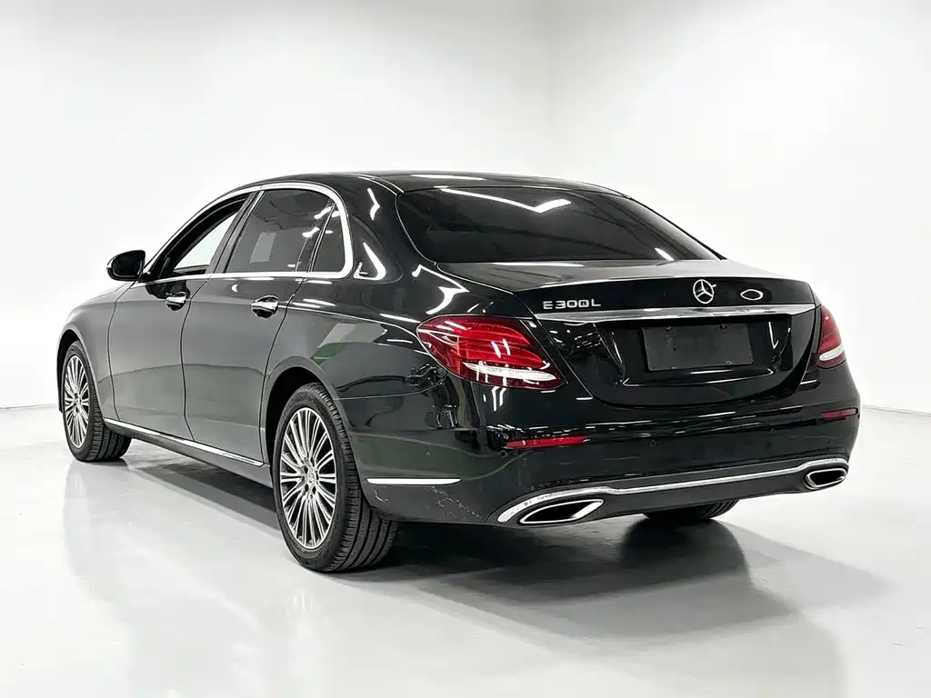 Mercedes-Benz E-Class — миниатюра 8