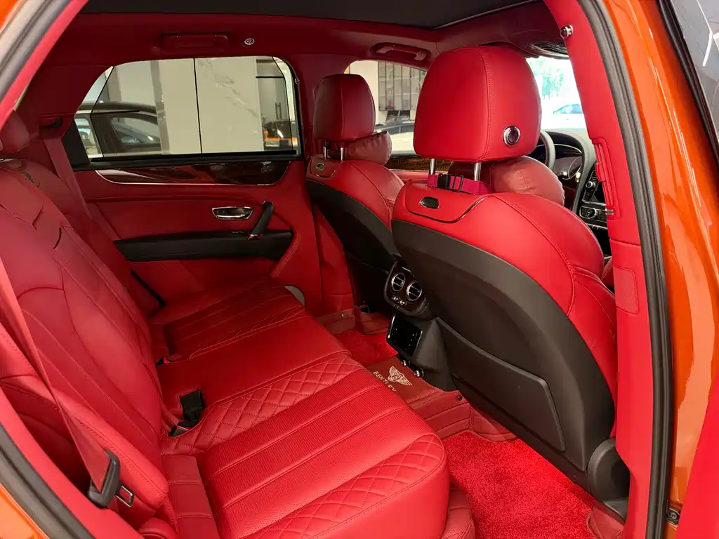 Bentley Bentayga — миниатюра 7