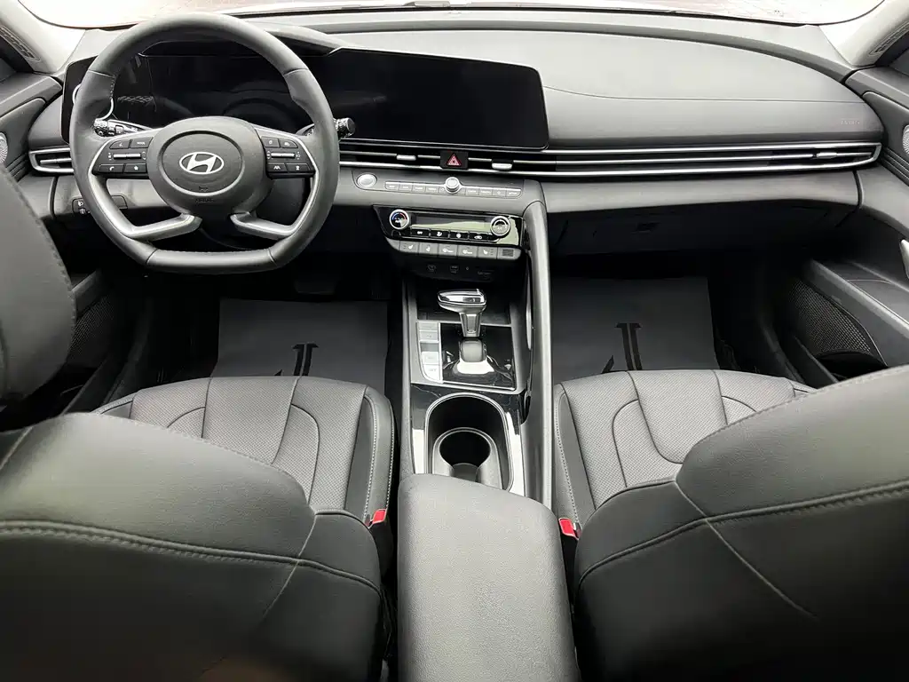 Hyundai Elantra — миниатюра 9