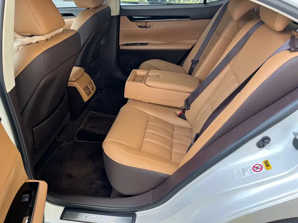 Lexus ES — миниатюра 9