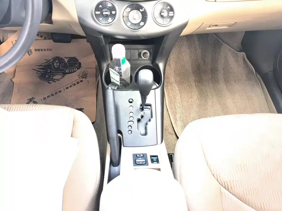 Toyota RAV4 — миниатюра 16
