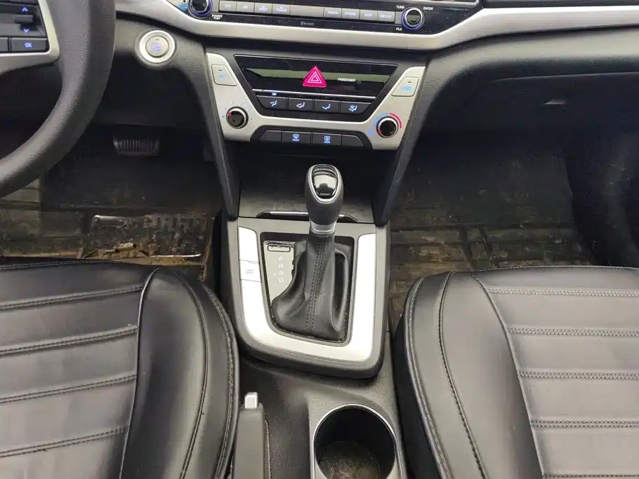 Hyundai Elantra — миниатюра 16