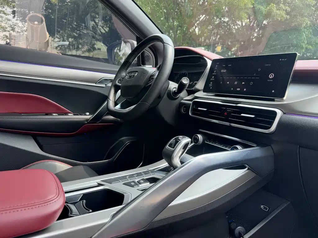 Geely Binyue — миниатюра 13