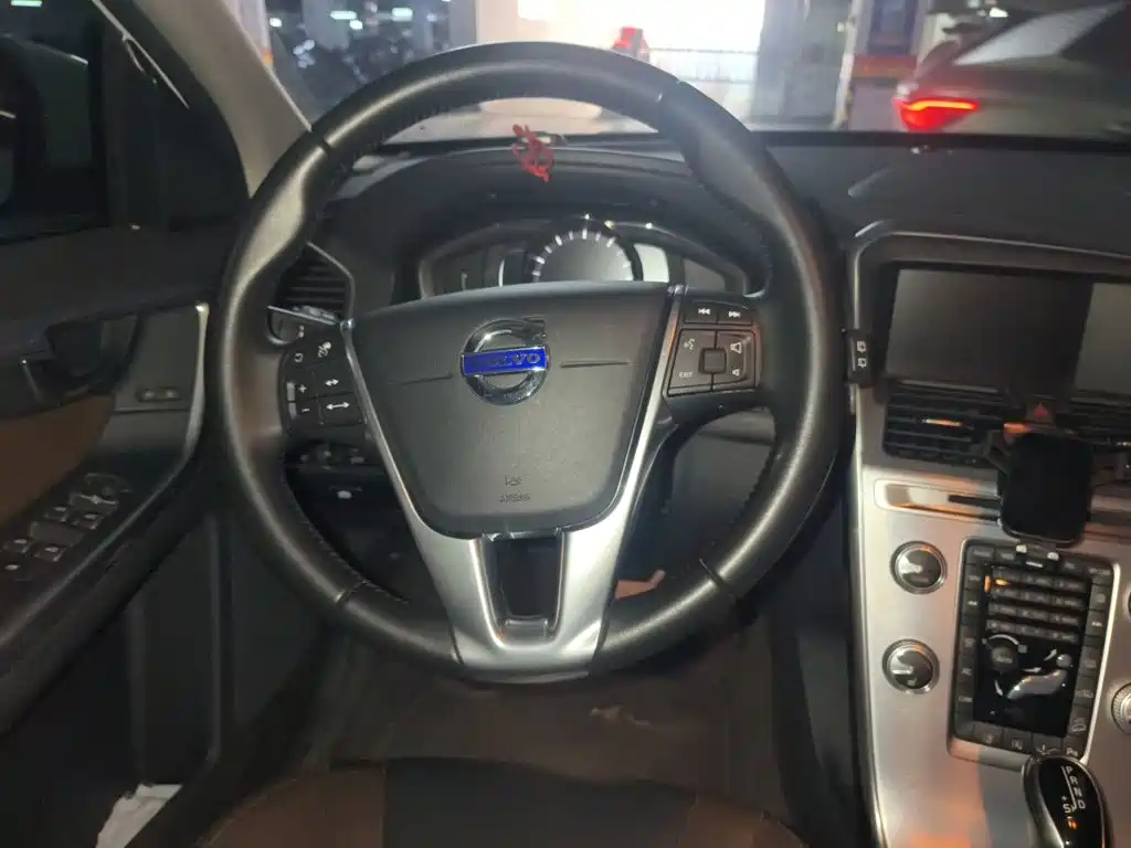 Volvo XC60 — миниатюра 6