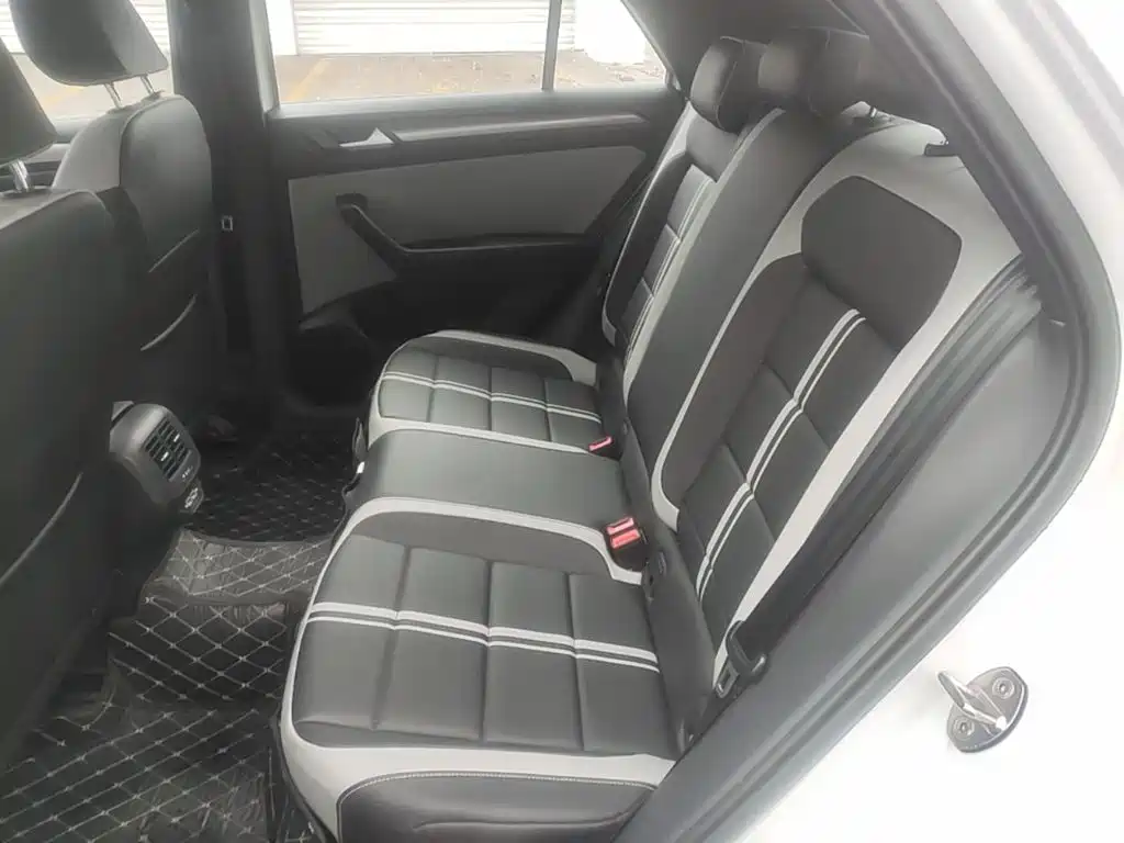 Volkswagen T-Roc — миниатюра 17