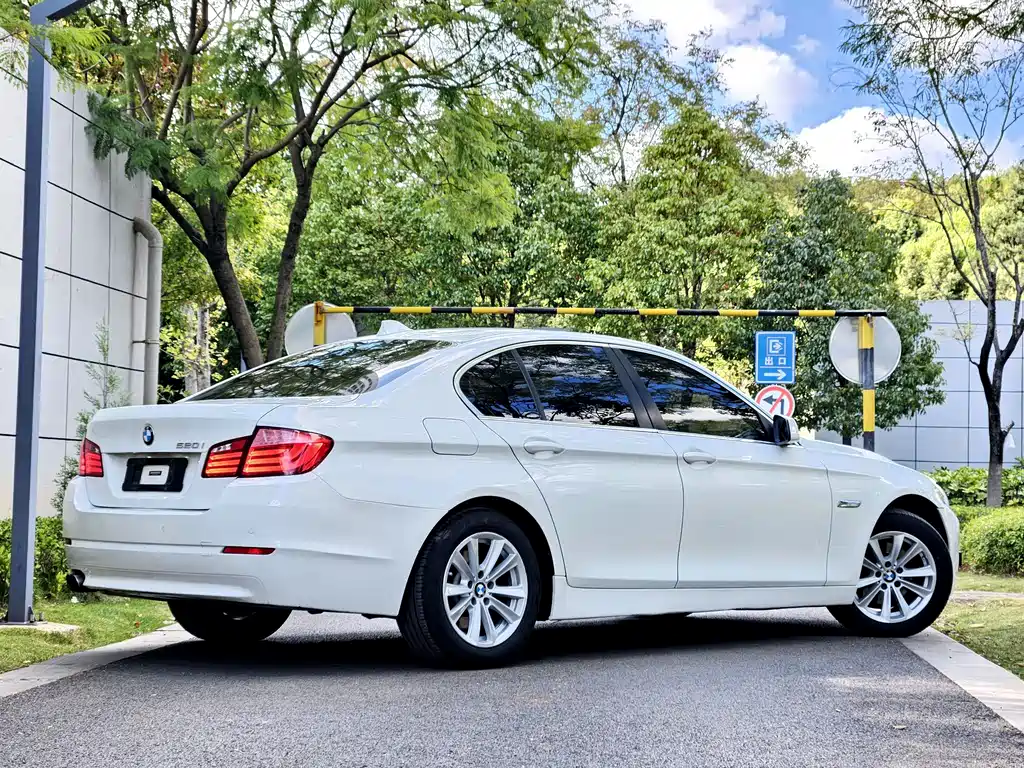 BMW 5 Series (Import) — миниатюра 11