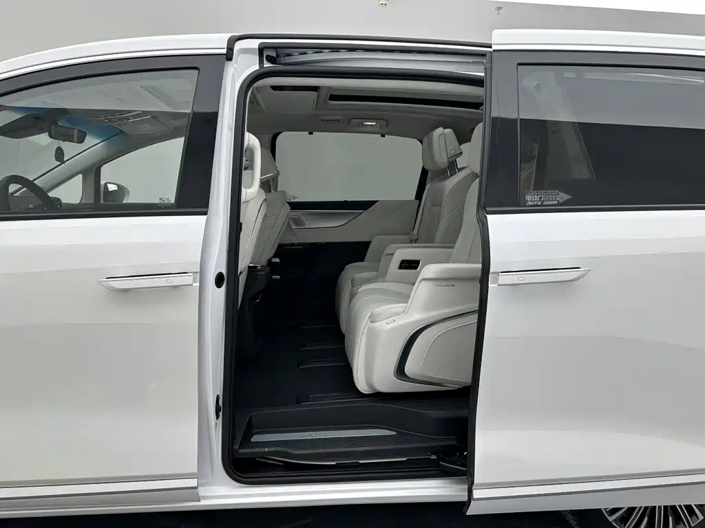 Buick GL8 Hybrid — миниатюра 17