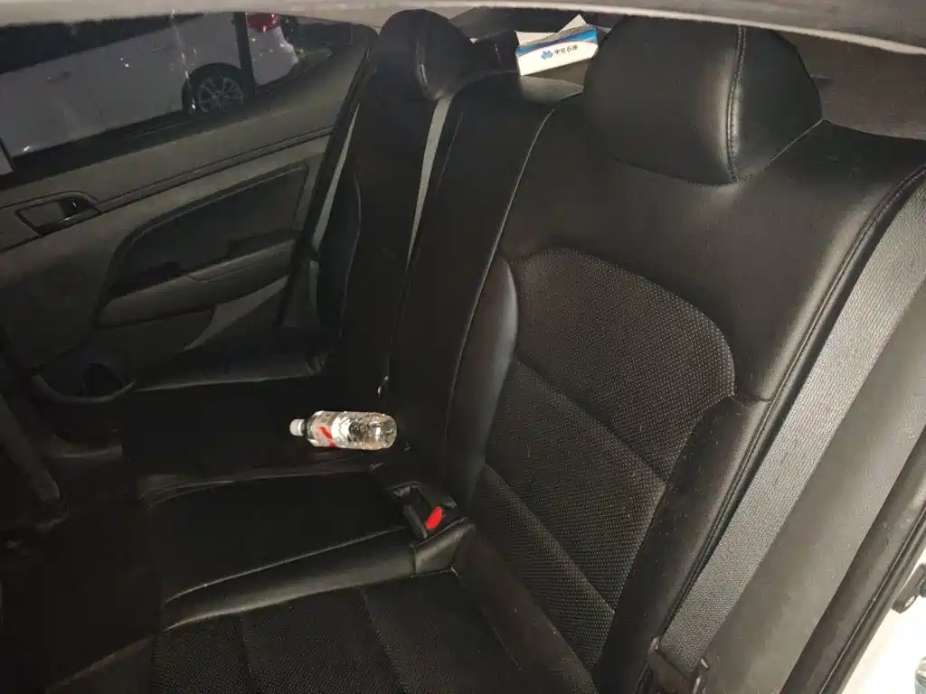 Hyundai Elantra — миниатюра 15
