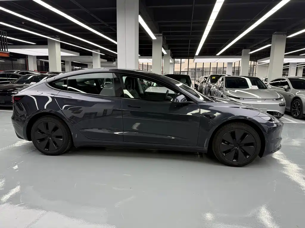 Tesla Model 3 — миниатюра 4