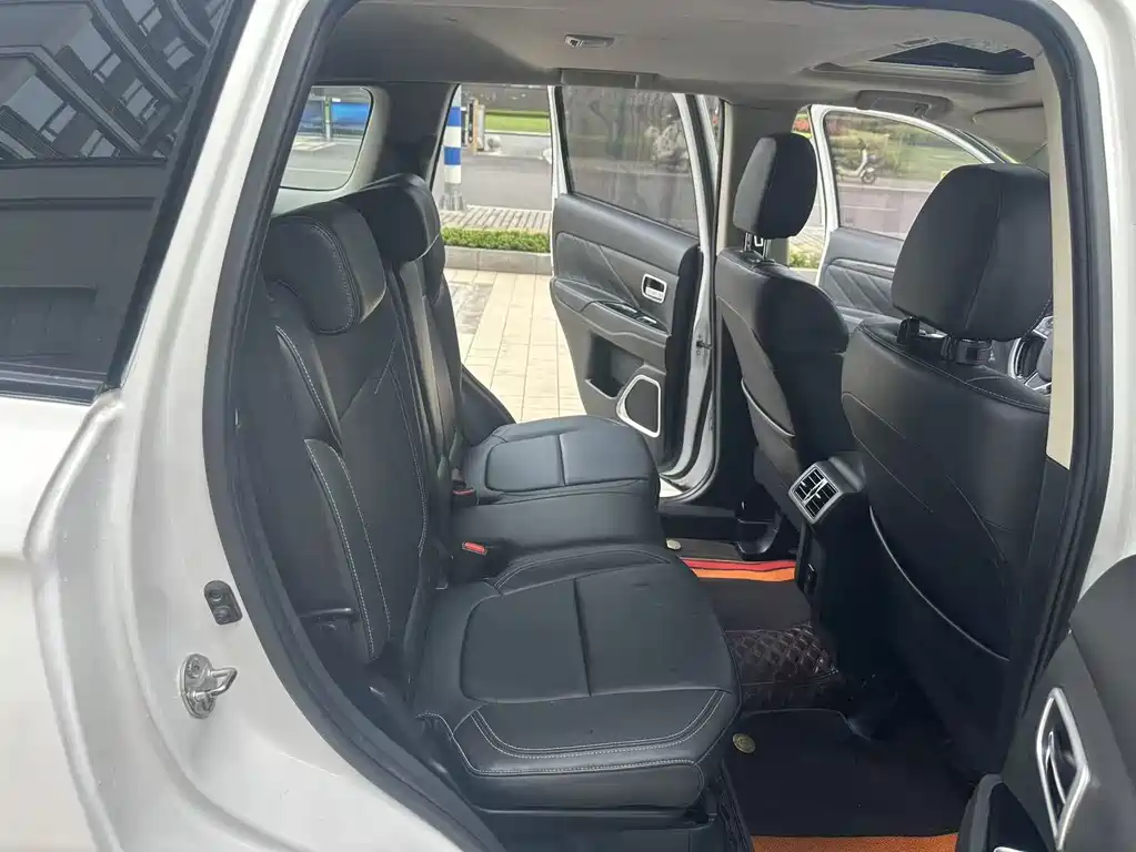 Mitsubishi Outlander — миниатюра 15