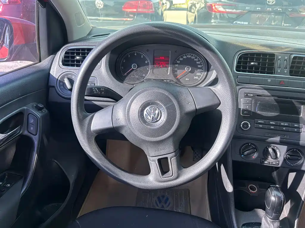 Volkswagen Polo — миниатюра 14