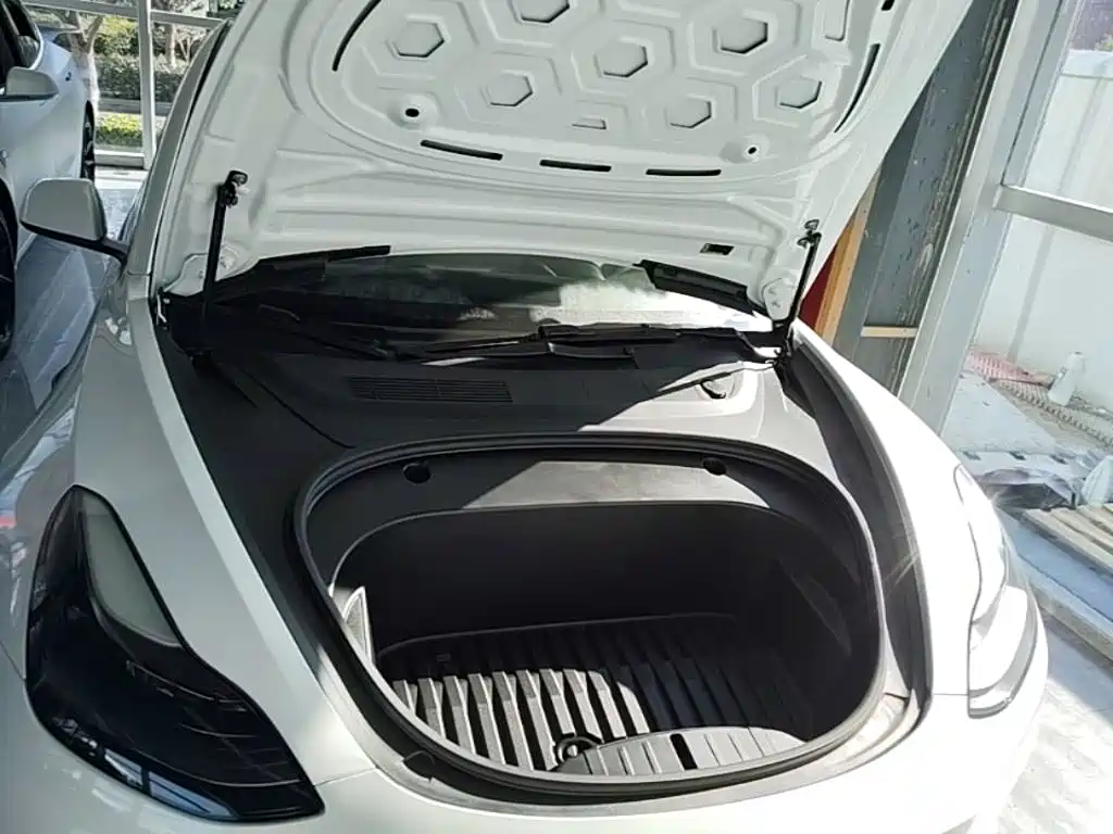 Tesla Model 3 — миниатюра 20
