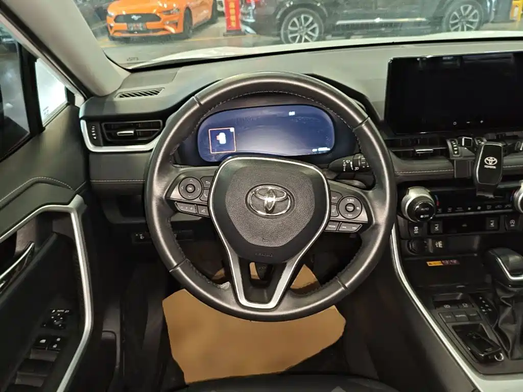 Toyota RAV4 — миниатюра 11
