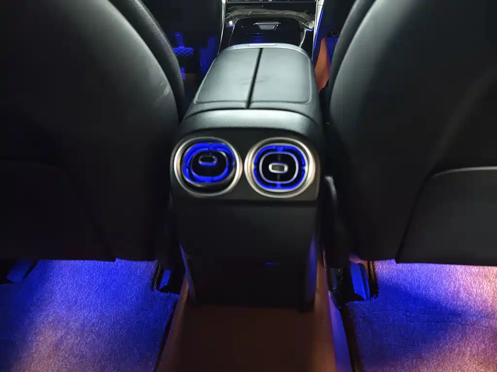 Mercedes-Benz C-Class — миниатюра 8