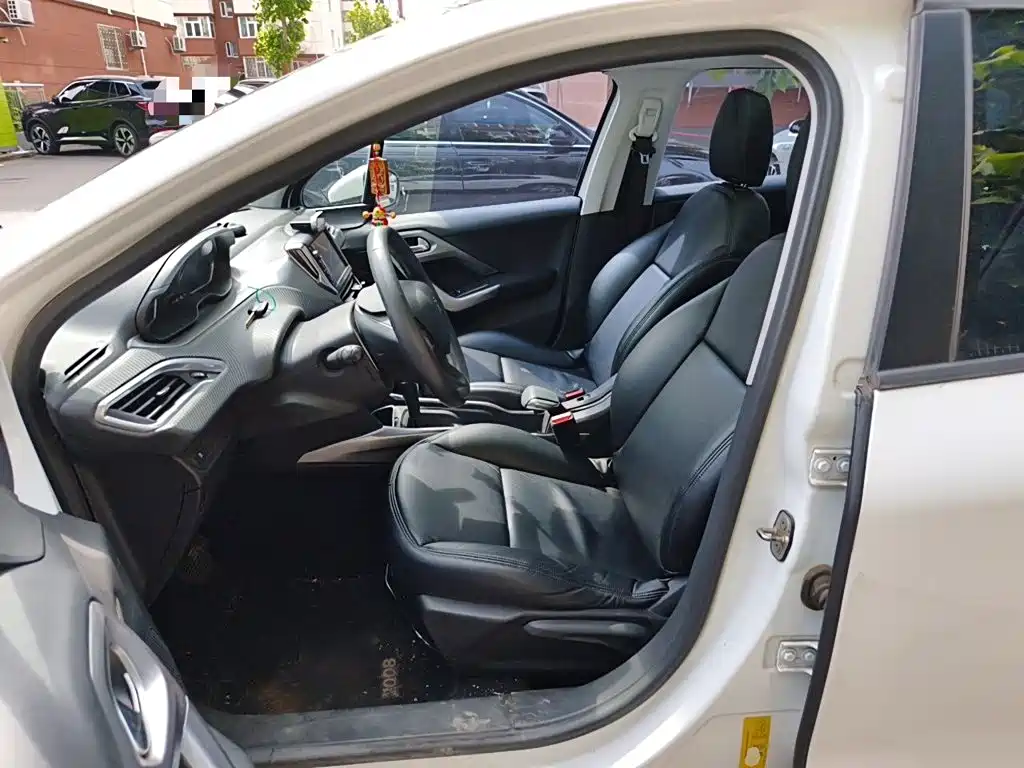 Peugeot 2008 — миниатюра 8