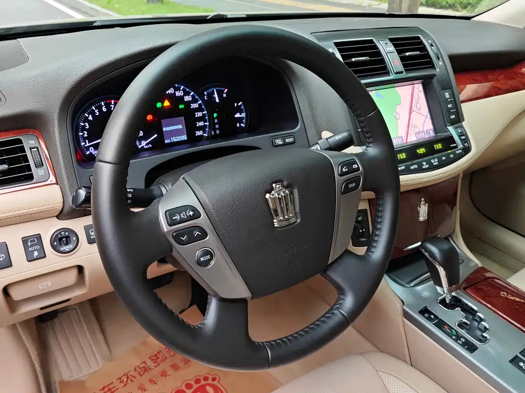 Toyota Crown — миниатюра 6