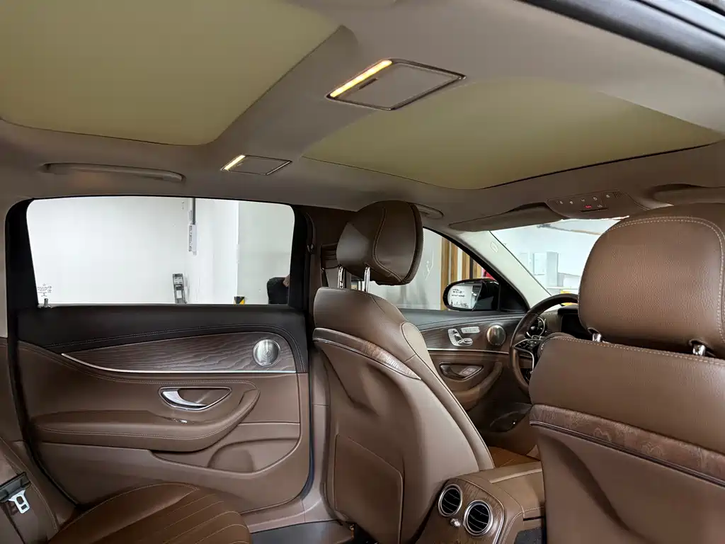 Mercedes-Benz E-Class — миниатюра 11