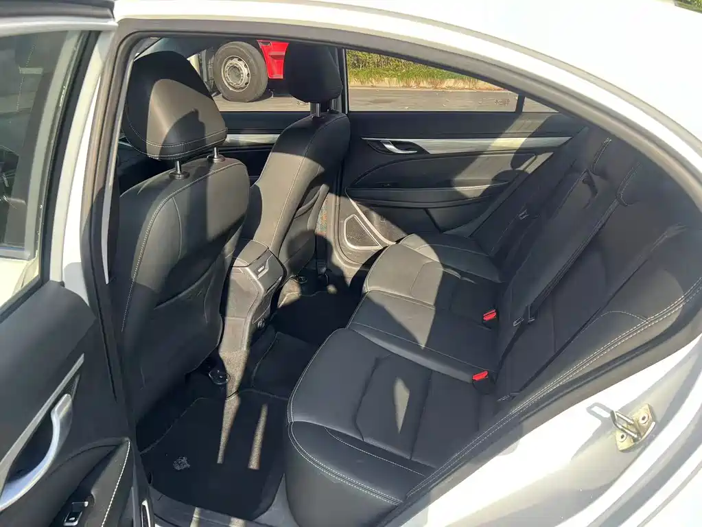 Geely Emgrand — миниатюра 10