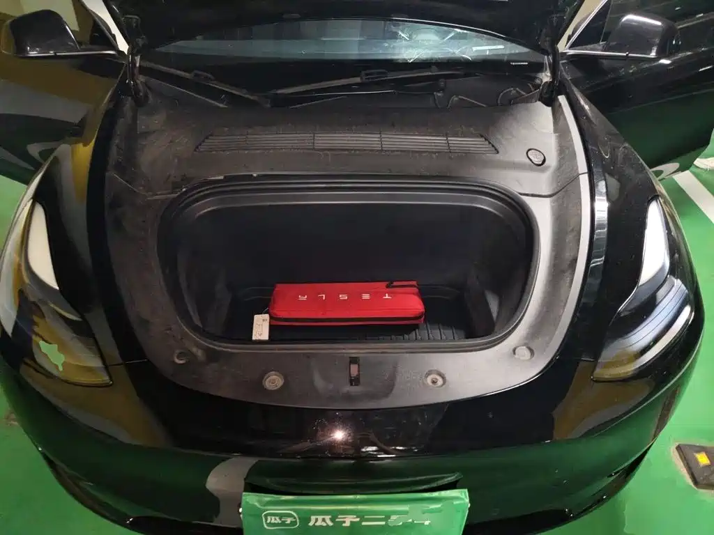Tesla Model Y — миниатюра 16