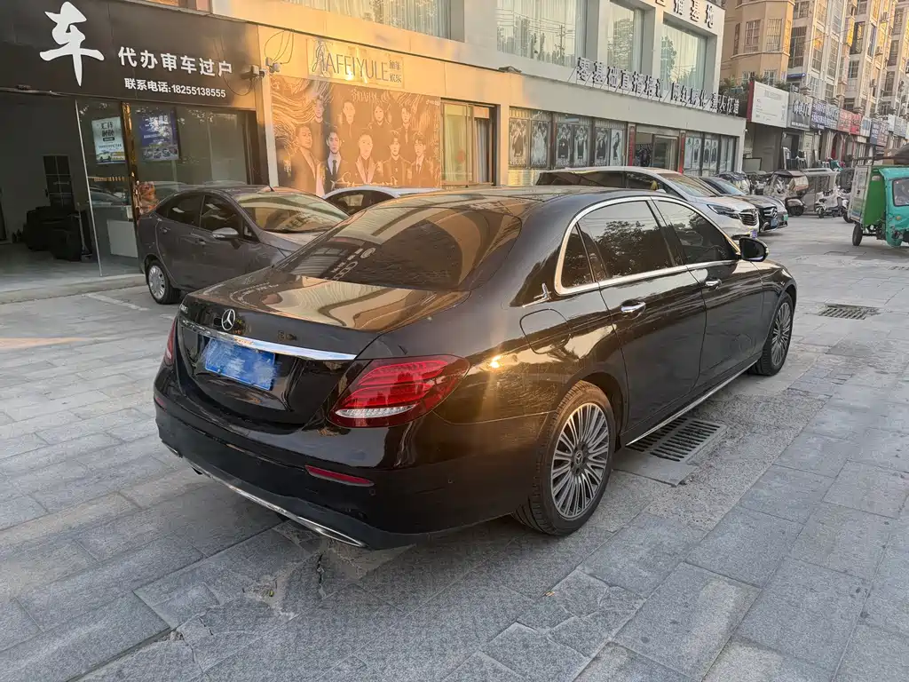 Mercedes-Benz E-Class — миниатюра 9