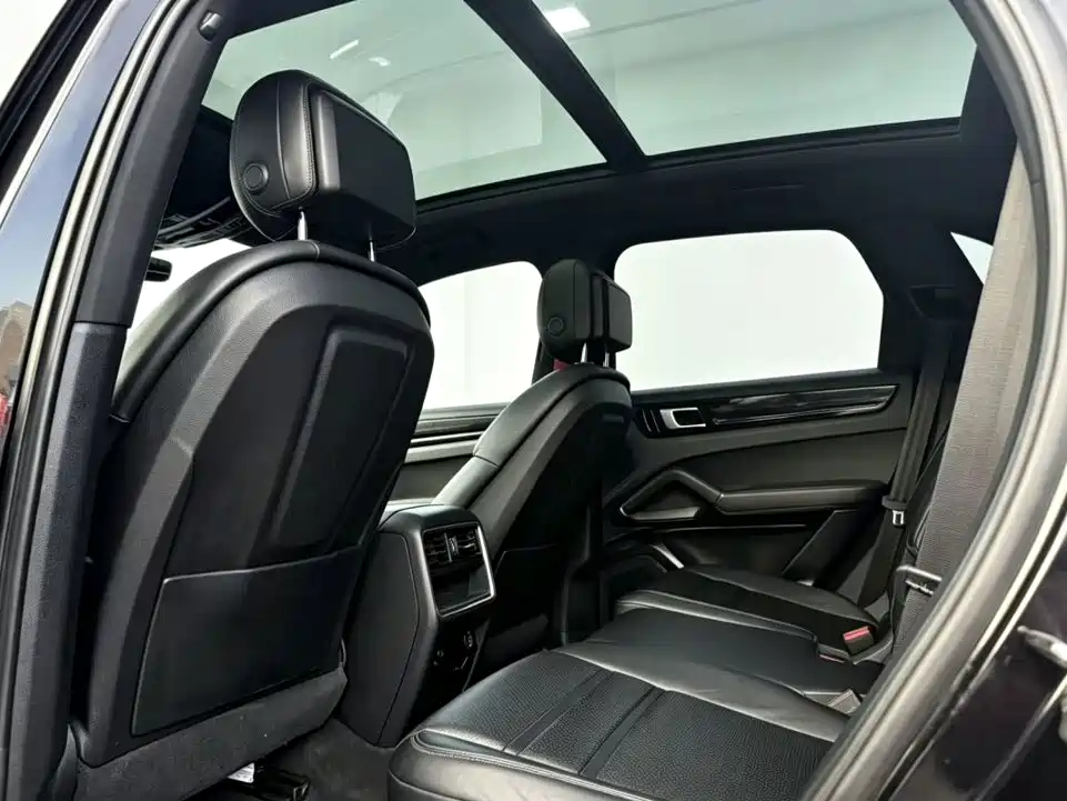 Porsche Cayenne — миниатюра 6