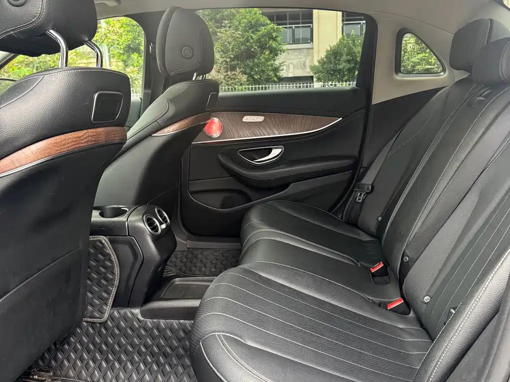 Mercedes-Benz E-Class — миниатюра 5
