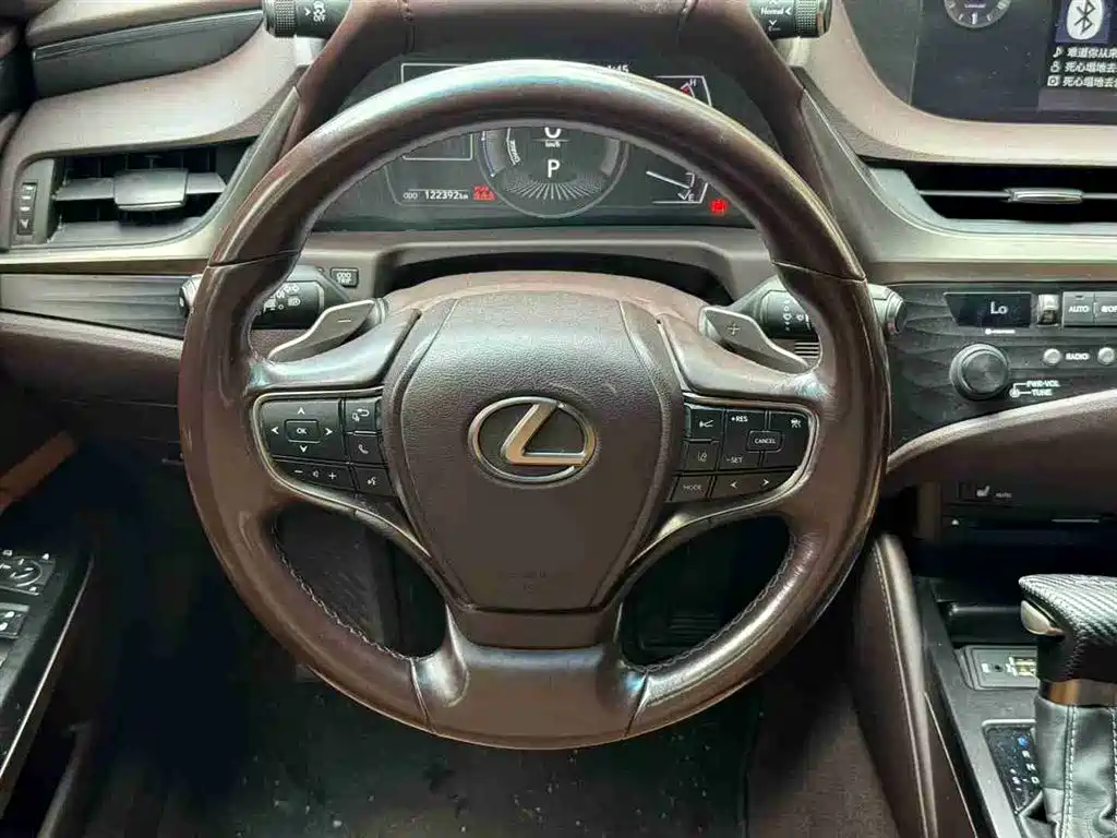 Lexus ES 2020 300h V