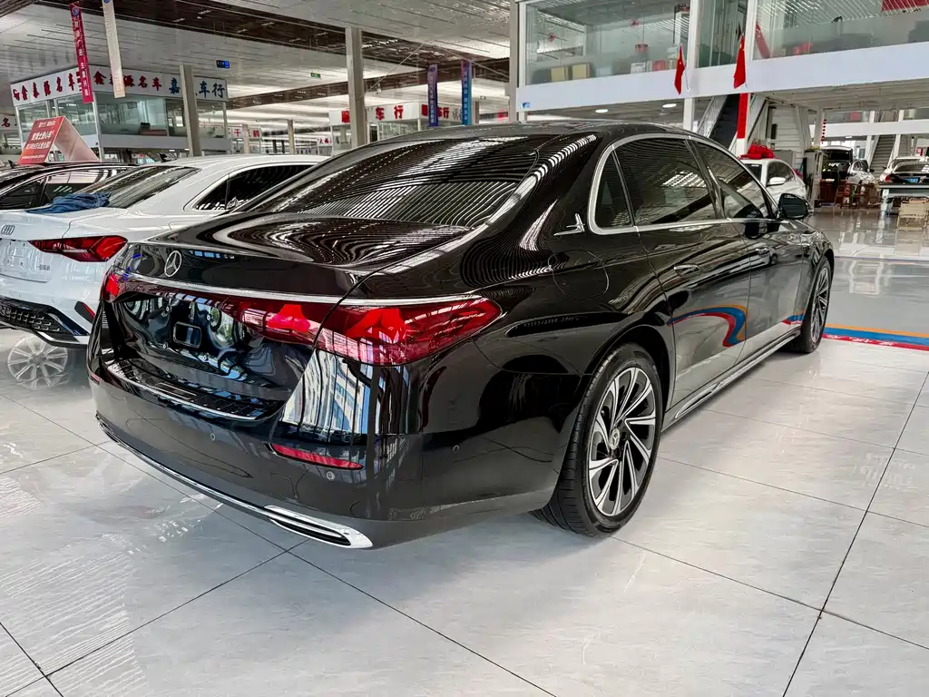Mercedes-Benz E-Class — миниатюра 4