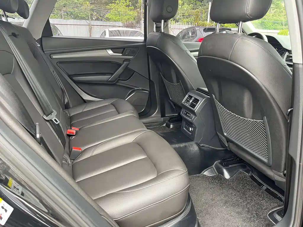 Audi Q5L 2018 40 TFSI VI