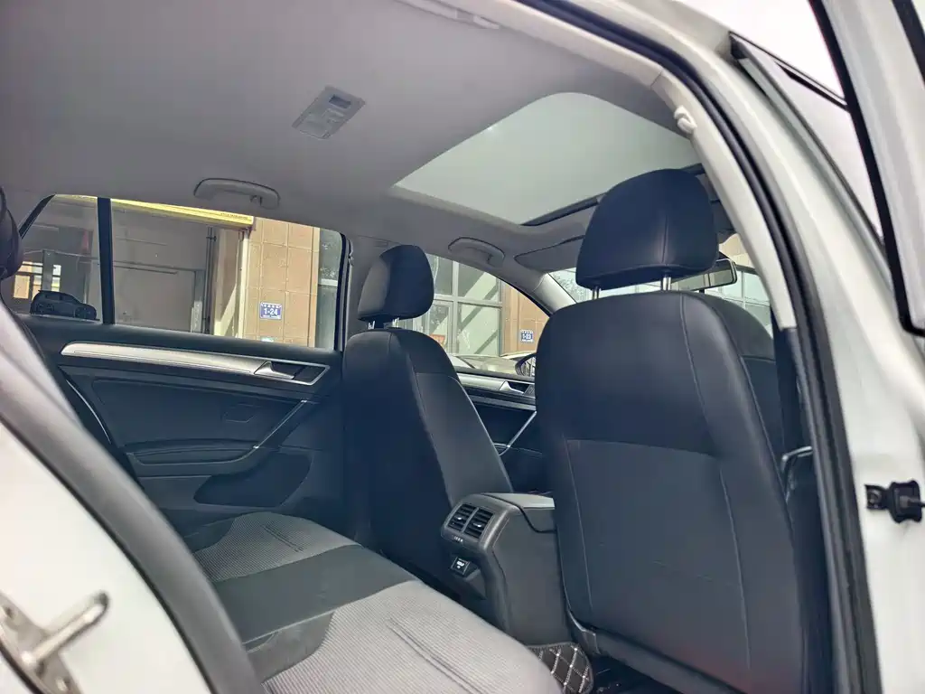 Volkswagen Golf — миниатюра 9