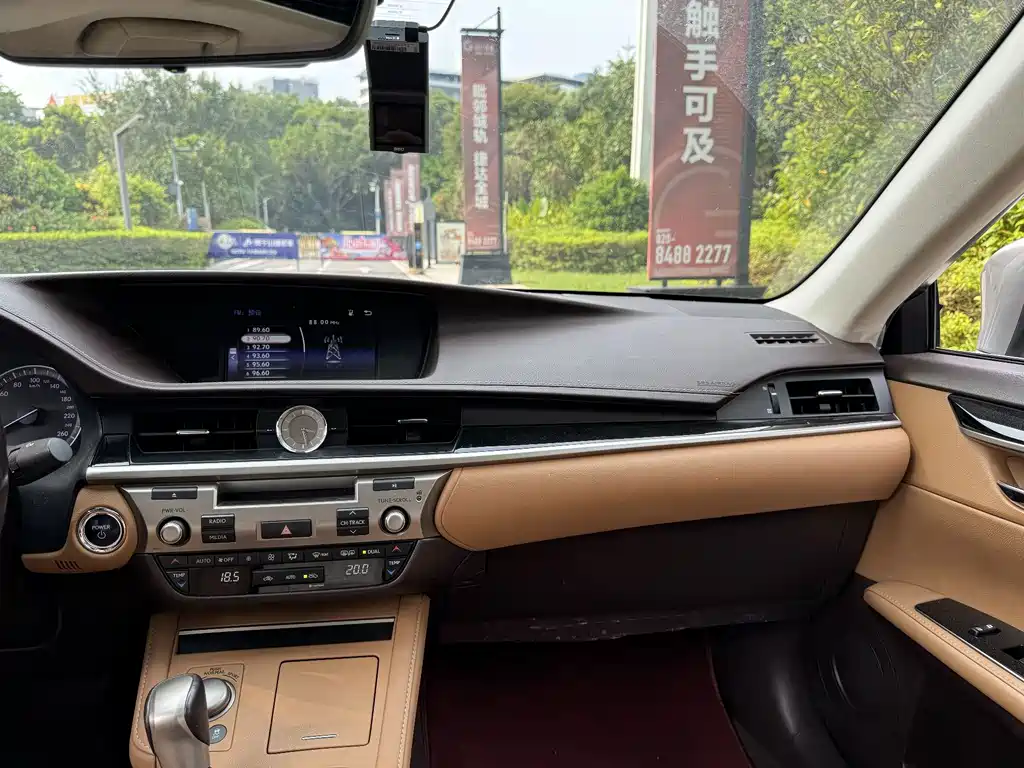 Lexus ES — миниатюра 13