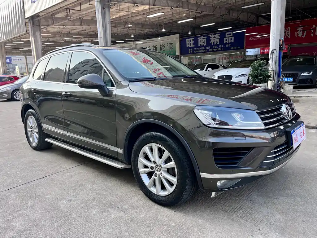VOLKSWAGEN TOUAREG