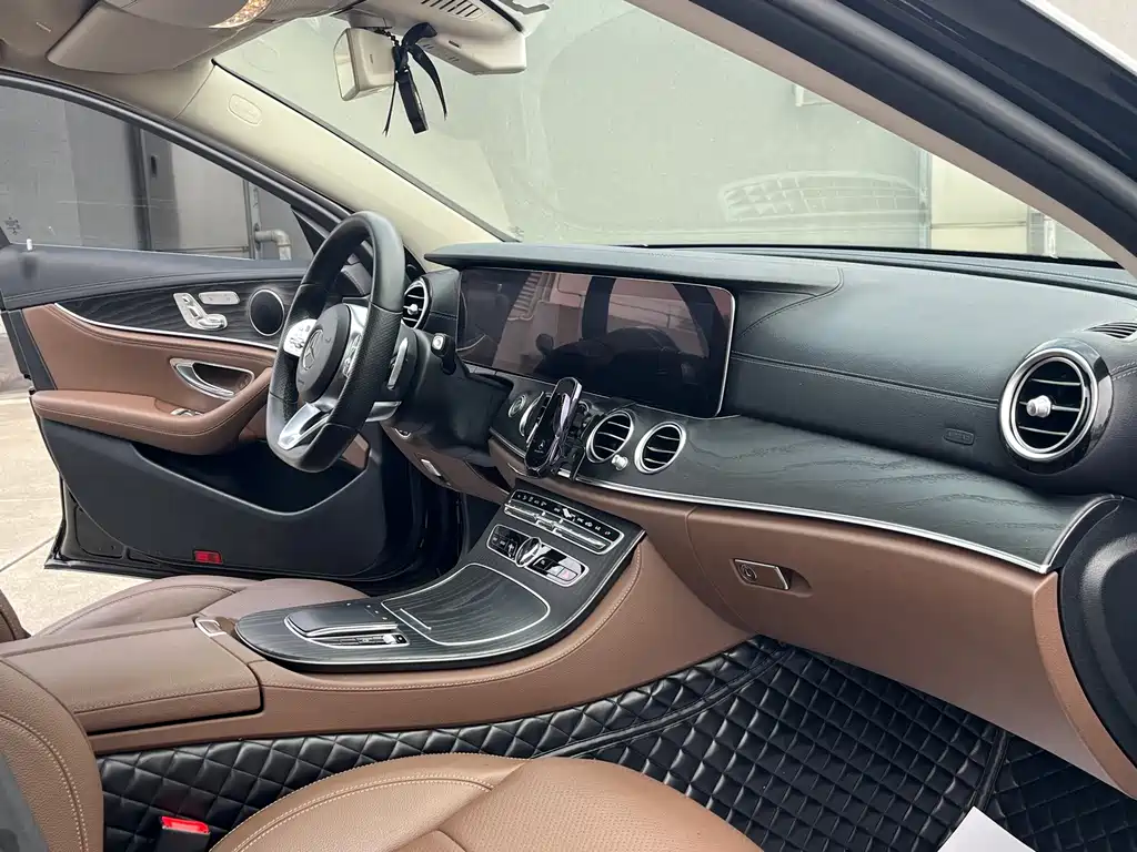 Mercedes-Benz E-Class — миниатюра 7