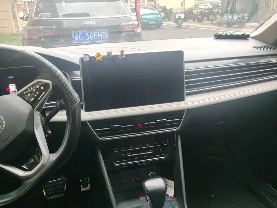Volkswagen Tiguan L — миниатюра 13