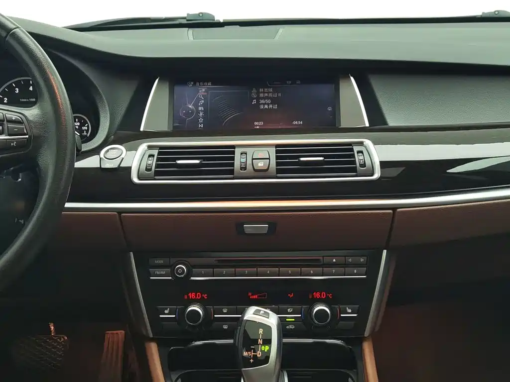 BMW 5 Series GT — миниатюра 12