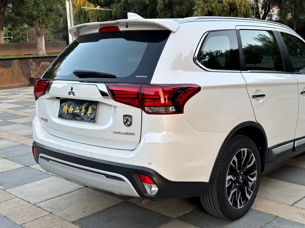 Mitsubishi Outlander — миниатюра 8
