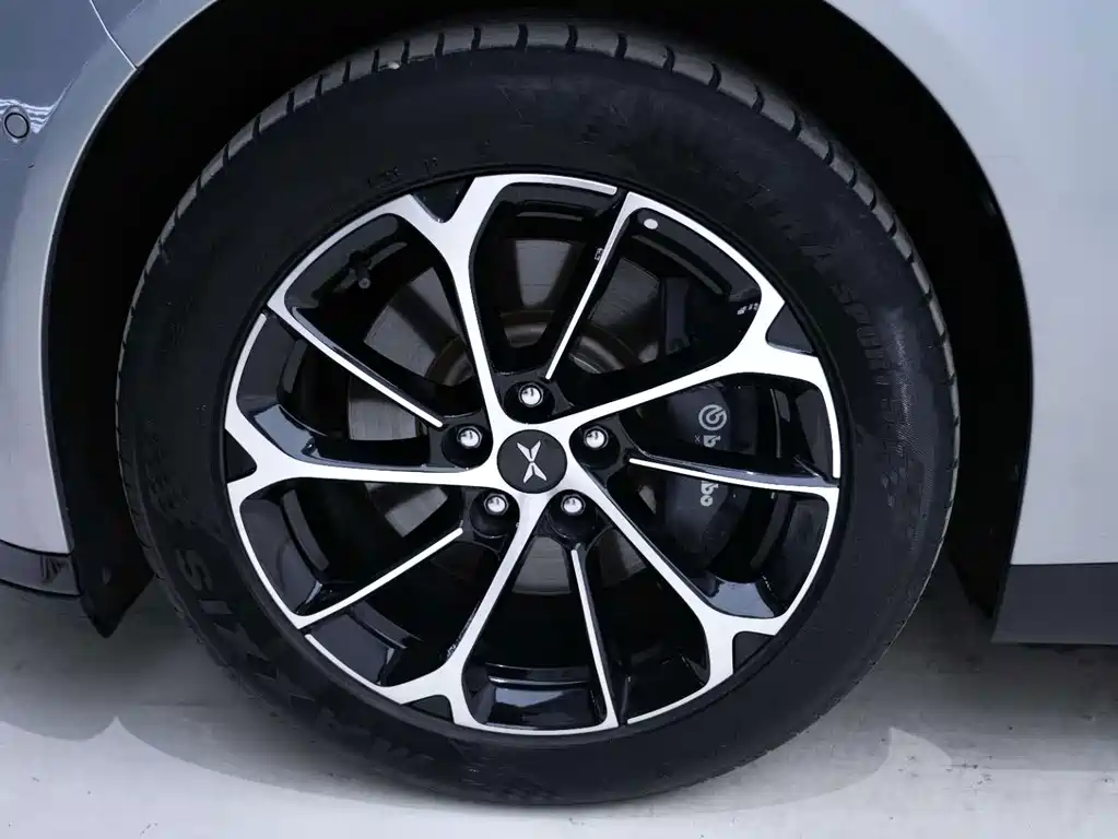 XPeng P7 — миниатюра 24