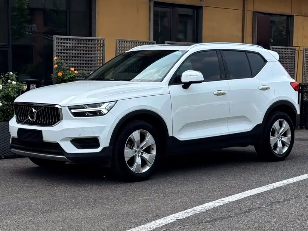 Купить Volvo XC40