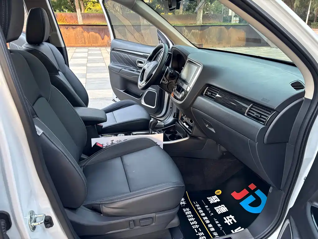 Mitsubishi Outlander — миниатюра 15